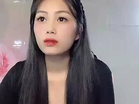 Snapshot of Lyly4757 chatting on 11/11/25, 04:40 Lyly4757 online show from 11/11/25, 04:40