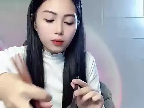 Snapshot of Lyly4757 chatting on 11/19/25, 02:17 Lyly4757 online show from 11/19/25, 02:17