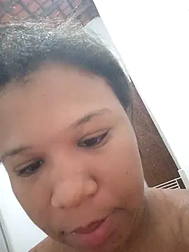 Snapshot of Milenvs chatting on 11/25/25, 10:04 Milenvs online show from 11/25/25, 10:04