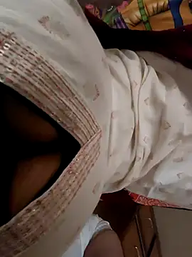 BellaxTrans online show from 10/31/25, 09:10