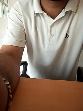 Snapshot of karandeep_Bhagat chatting on 10/01/25, 05:13 karandeep Bhagat online show from 10/01/25, 05:13