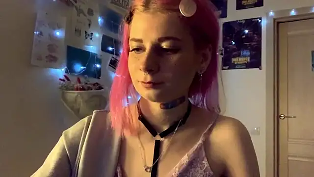 Snapshot of PinkVampire chatting on 09/17/25, 04:19 PinkVampire online show from 09/17/25, 04:19