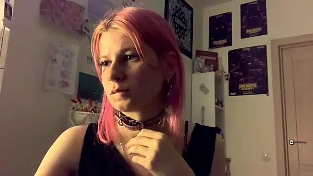 Snapshot of PinkVampire chatting on 09/21/25, 06:09 PinkVampire online show from 09/21/25, 06:09