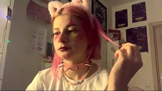 Snapshot of PinkVampire chatting on 09/22/25, 06:43 PinkVampire online show from 09/22/25, 06:43