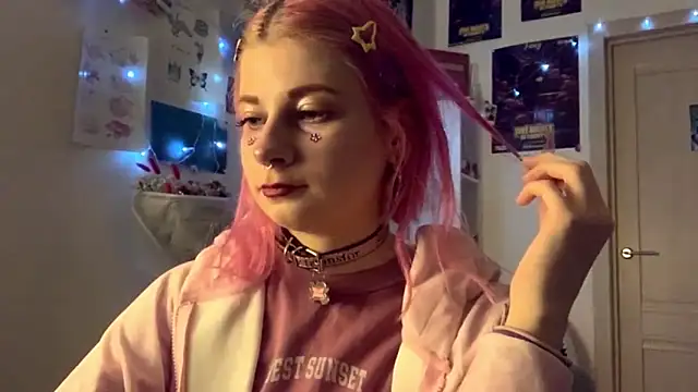 Snapshot of PinkVampire chatting on 09/23/25, 06:11 PinkVampire online show from 09/23/25, 06:11