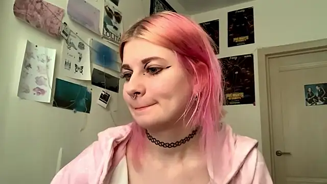 Snapshot of PinkVampire chatting on 10/04/25, 01:20 PinkVampire online show from 10/04/25, 01:20