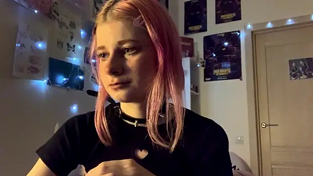 Snapshot of PinkVampire chatting on 10/05/25, 06:06 PinkVampire online show from 10/05/25, 06:06