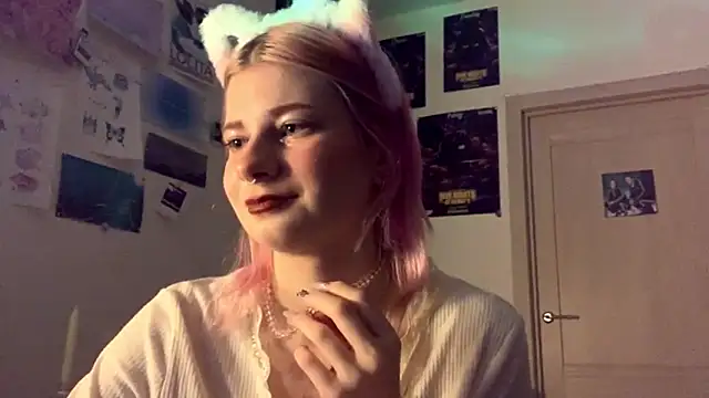 Snapshot of PinkVampire chatting on 10/08/25, 08:06 PinkVampire online show from 10/08/25, 08:06