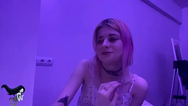 Snapshot of PinkVampire chatting on 10/26/25, 09:42 PinkVampire online show from 10/26/25, 09:42