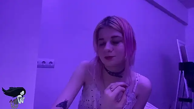 Snapshot of PinkVampire chatting on 10/29/25, 09:05 PinkVampire online show from 10/29/25, 09:05