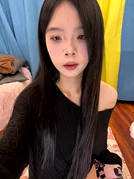 qiqi x online show from 11/17/25, 02:23