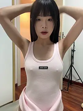 qiqi x online show from 06/04/26, 12:33