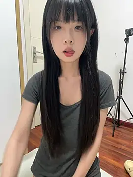 qiqi x online show from 07/03/26, 12:33