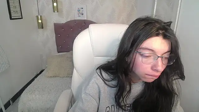 alllyson  online show from 12/19/25, 07:54