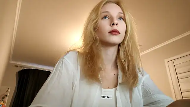 Fafa Fluff online show from 09/28/25, 03:06