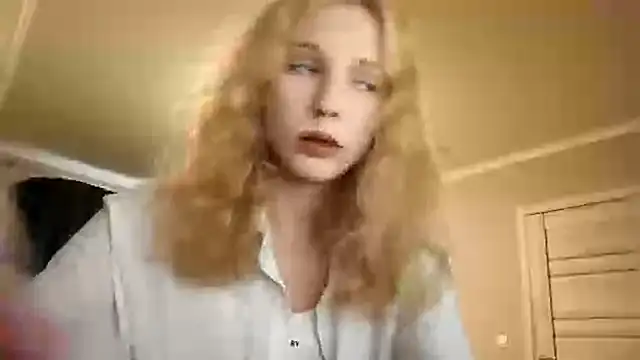 Fafa Fluff online show from 09/30/25, 02:11