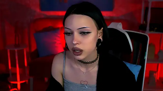Snapshot of MiaCain chatting on 09/19/25, 01:01 MiaCain online show from 09/19/25, 01:01
