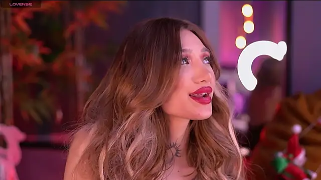 Snapshot of SiennaJayden chatting on 12/19/25, 06:59 SiennaJayden online show from 12/19/25, 06:59