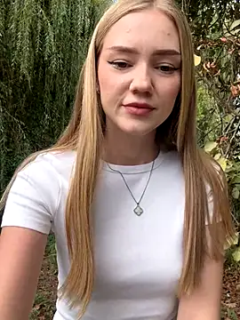 MilaMoone online show from 09/20/25, 10:27