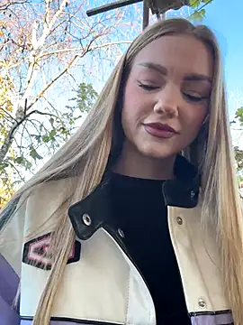 MilaMoone online show from 11/02/25, 11:45