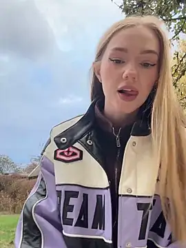 MilaMoone online show from 11/13/25, 01:10