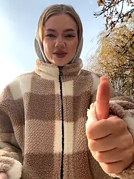 MilaMoone online show from 11/30/25, 11:25