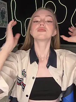 MilaMoone online show from 12/14/25, 11:48