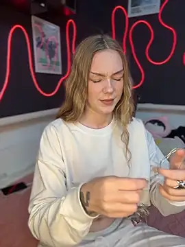 MilaMoone online show from 04/01/26, 10:49