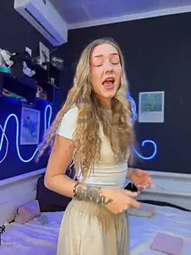 MilaMoone online show from 04/23/26, 10:36