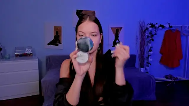 BetsyKiss online show from 11/12/25, 05:30