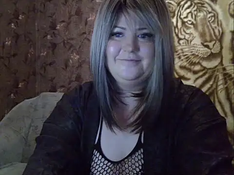 YuliiaSan online show from 12/15/25, 05:44