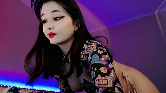 Snapshot of Dazzl1ngFire chatting on 10/13/25, 04:45 Dazzl1ngFire online show from 10/13/25, 04:45