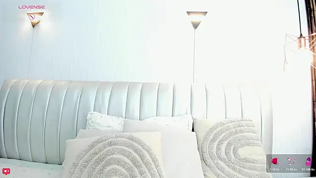 Naomi Rousse online show from 04/23/26, 01:46