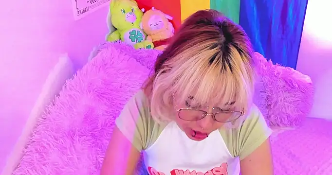 NekoWaifu online show from 11/05/25, 01:33