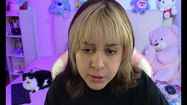 NekoWaifu online show from 04/08/26, 01:00