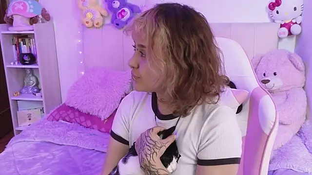 NekoWaifu online show from 05/06/26, 02:22