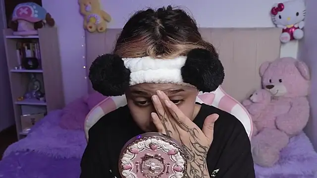 NekoWaifu online show from 05/08/26, 02:11