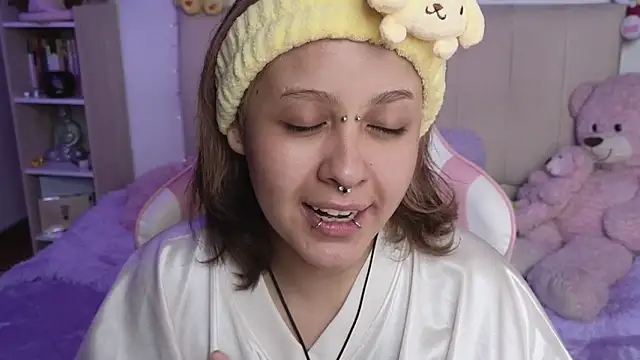 NekoWaifu online show from 05/12/26, 02:36