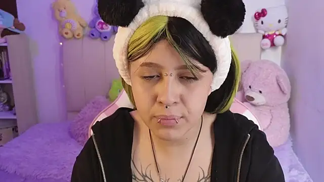 NekoWaifu online show from 05/22/26, 02:44