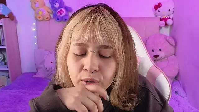 NekoWaifu online show from 05/29/26, 02:48