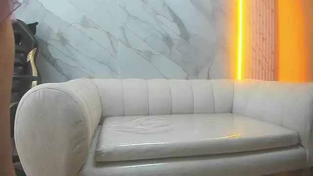 Isabella Blondetf online show from 09/17/25, 10:55