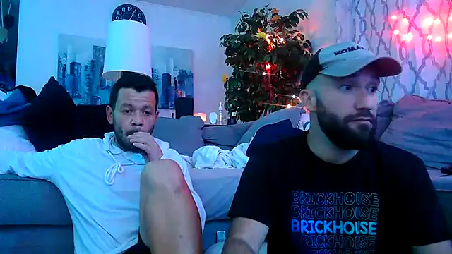 Snapshot of versatilevortex chatting on 09/16/25, 01:06 versatilevortex online show from 09/16/25, 01:06