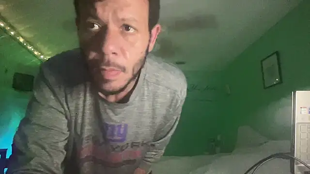 Snapshot of versatilevortex chatting on 10/09/25, 03:37 versatilevortex online show from 10/09/25, 03:37