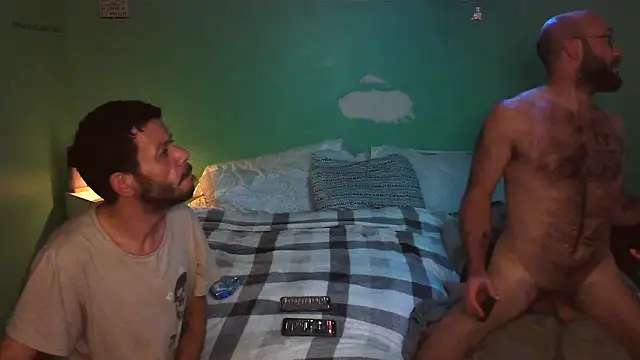 Snapshot of versatilevortex chatting on 10/12/25, 12:20 versatilevortex online show from 10/12/25, 12:20