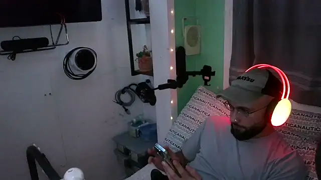 Snapshot of versatilevortex chatting on 11/24/25, 09:53 versatilevortex online show from 11/24/25, 09:53