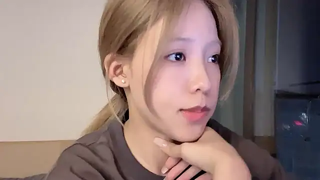 Meng 777 online show from 04/20/26, 01:03