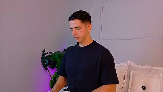 ZaneDawson online show from 12/18/25, 03:51