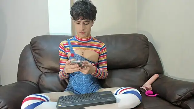 Xam Collen online show from 10/31/25, 02:18