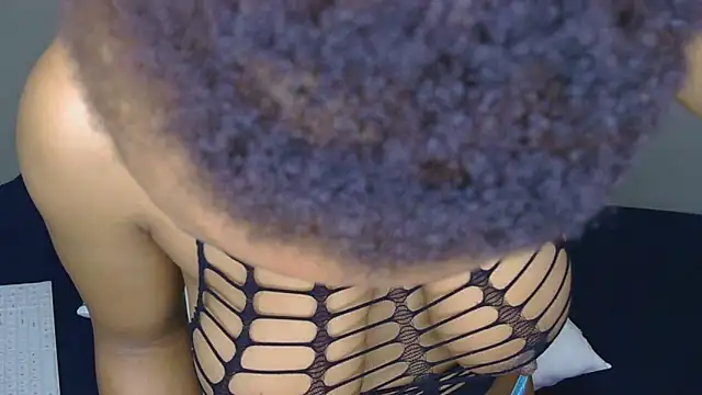 Serafynn online show from 10/19/25, 10:27