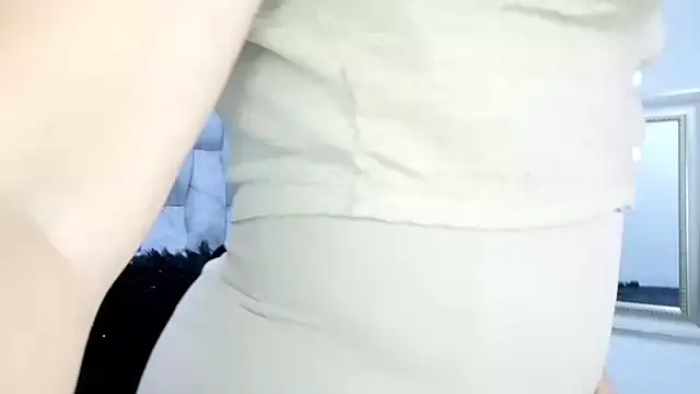 sofiagutierrez   online show from 10/17/25, 03:10